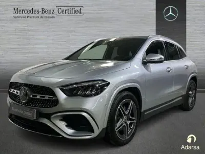 Usado Mercedes GLA200 AMG line 150 CV (110 kW) 2025 Plata hightech SUV
