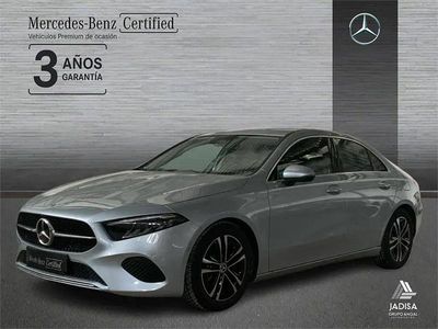 Usado Mercedes A180 136 HP (100 kW) 2024 Cinzento Sedan