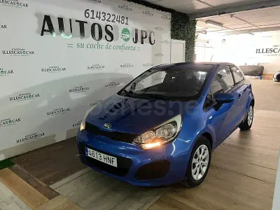 Usado Kia Rio 85 CV (62 kW) 2013 Azul Berlina