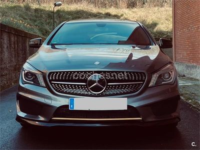 Gris / plata Usado 2014 Mercedes CLA220 Edition 1 Berlina | 25.000 €