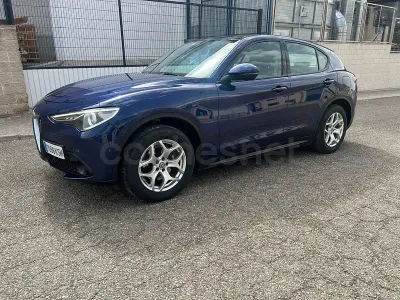 Usado Alfa Romeo Stelvio Executive 210 CV (154 kW) 2018 Azul SUV