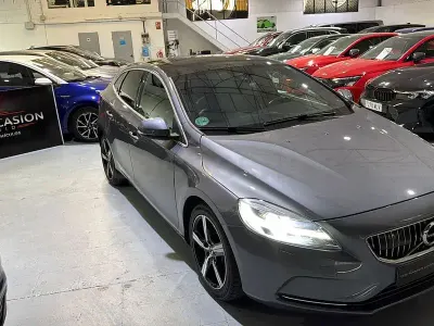 Usado Volvo V40 Inscription 190 CV (139 kW) 2017 Gris / plata Berlina