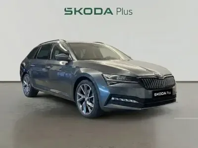 Usado Skoda Superb SportLine 200 CV (147 kW) 2022 Gris Familiar