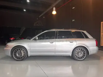 Usado Audi S4 265 CV (194 kW) 2001 Gris / plata Familiar