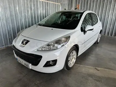 Usado Peugeot 207 75 HP (55 kW) 2013 Branco Sedan