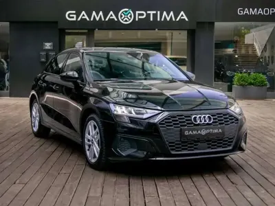 Usado Audi A3 Attraction 150 CV (110 kW) 2022 Negro Berlina