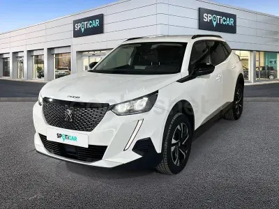 Usado Peugeot 2008 Allure 110 CV (80 kW) 2022 Blanco SUV