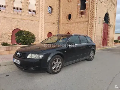 Usado Audi A4 110 HP (80 kW) 2000 Azul Carrinha