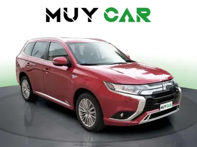 Usado Mitsubishi Outlander P-HEV 224 CV (164 kW) 2018 Rojo SUV