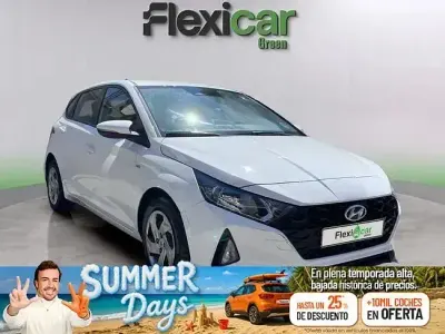 Usado Hyundai i20 100 CV (73 kW) 2021 Blanco Utilitario