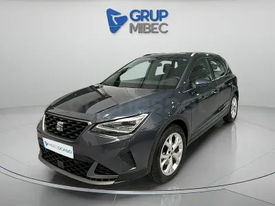 Usado Seat Arona FR 115 CV (84 kW) 2024 Gris / plata SUV