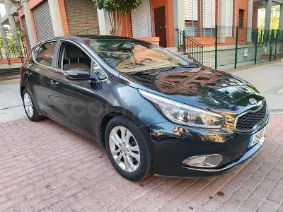 Usado Kia Ceed GT 128 CV (94 kW) 2015 Negro Berlina