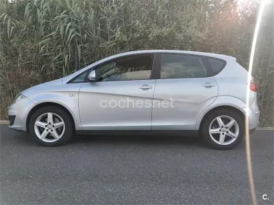 Usado Seat Altea Reference 105 CV (77 kW) 2011 Gris / plata Monovolumen