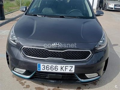 Usado Kia Niro 141 CV (103 kW) 2017 Gris / plata SUV