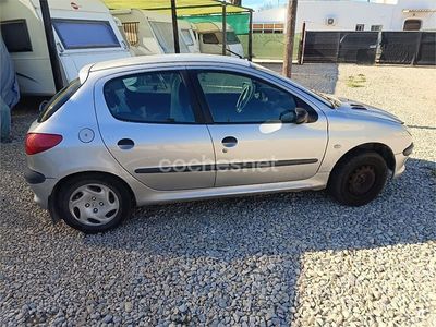 Usado Peugeot 206 70 CV (51 kW) 2001 Gris / plata Berlina