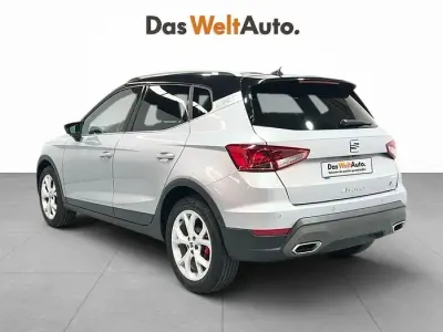 Usado Seat Arona FR 150 CV (110 kW) 2023 Gris plata SUV
