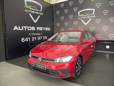 Usado VW Polo Life 110 CV (80 kW) 2021 Granate Utilitario