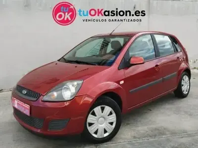 Usado Ford Fiesta Ambiente 70 CV (51 kW) 2008 Naranja Utilitario