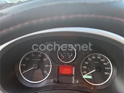 Usado Peugeot Partner Tepee Outdoor 100 CV (73 kW) 2015 Gris / plata Monovolumen