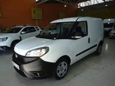 Usado Fiat Doblò 90 CV (66 kW) 2022 Blanco Monovolumen