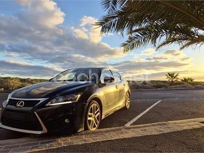 Käytetty Lexus CT200h