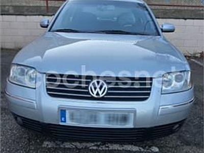 Usado VW Passat Highline 130 CV (95 kW) 2002 Gris / plata Berlina