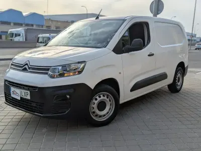 Usado Citroën Berlingo Feel 100 CV (73 kW) 2022 Blanco Monovolumen