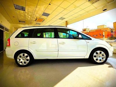 Usado Opel Zafira Family 140 CV (102 kW) 2014 Blanco Monovolumen