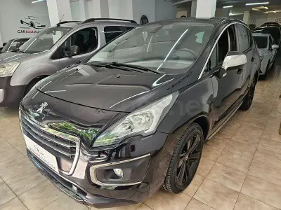 Usado Peugeot 3008 Allure 120 CV (88 kW) 2015 Negro Familiar