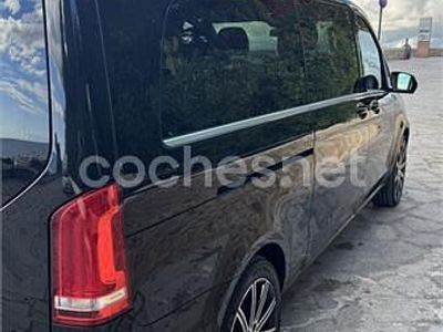 Negro Usado 2023 Mercedes V220 Avantgarde Monovolumen | 51.000 € (Un poco caro)
