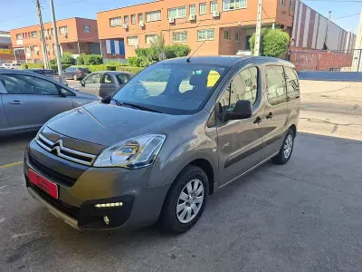Usado Citroën Berlingo Feel 100 CV (73 kW) 2016 Marrón Monovolumen