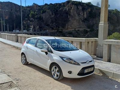 Usado Ford Fiesta Trend 96 CV (70 kW) 2009 Blanco Utilitario