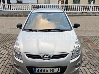 Usado Hyundai i20 Comfort 75 CV (55 kW) 2011 Gris / plata Utilitario