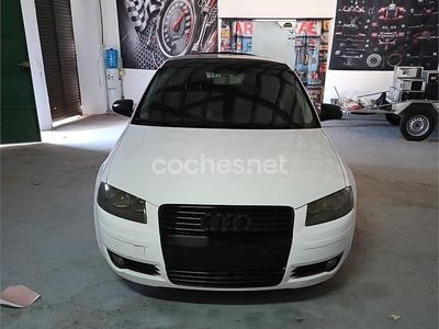 Używany Audi A3 Attraction 100 KM (73 kW) 2004 Biały Hatchback