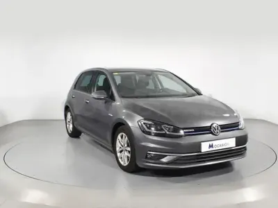 Usado VW Golf VII Advance 130 CV (95 kW) 2018 Gris / plata Berlina