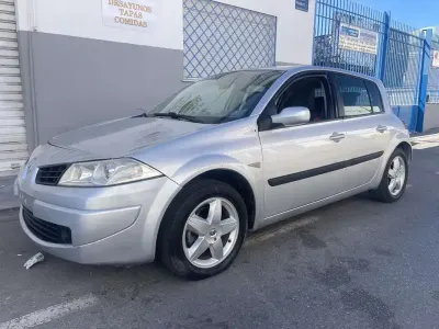 Usado Renault Mégane Extreme 106 CV (77 kW) 2007 Gris Utilitario