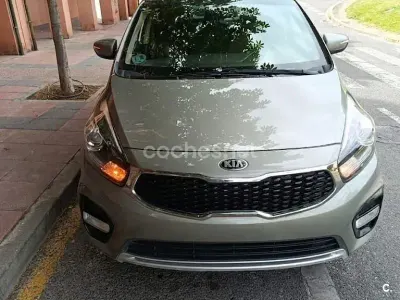 Usado Kia Carens 135 CV (99 kW) 2018 Beige Monovolumen