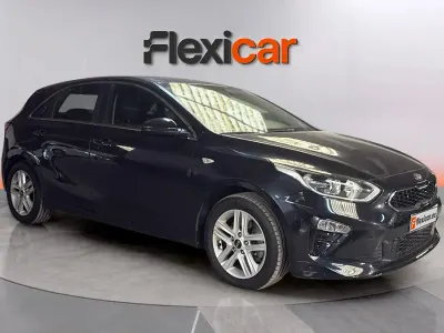 Begagnad Kia Ceed 100 HK (73 kW) 2020 Svart Halvkombi
