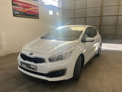 Usado Kia Ceed 100 CV (73 kW) 2019 Blanco Utilitario
