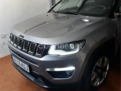 Usado Jeep Compass Limited 170 CV (125 kW) 2017 Gris / plata SUV