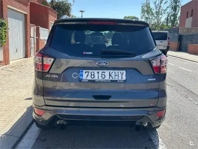 Usado Ford Kuga Titanium 120 CV (88 kW) 2018 Azul SUV