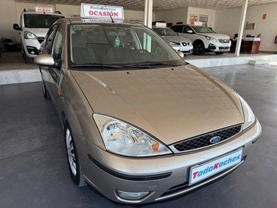 Usado Ford Focus Ghia 100 CV (73 kW) 2003 Beige Berlina