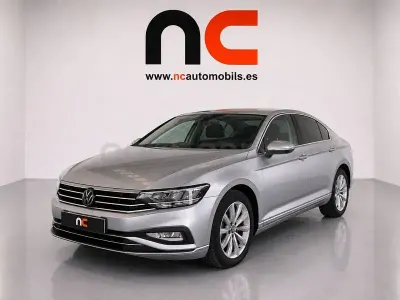 Usado VW Passat Executive 150 CV (110 kW) 2022 Gris / plata Familiar