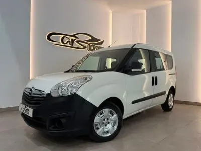 Usado Opel Combo Expression 90 CV (66 kW) 2016 Blanco Monovolumen