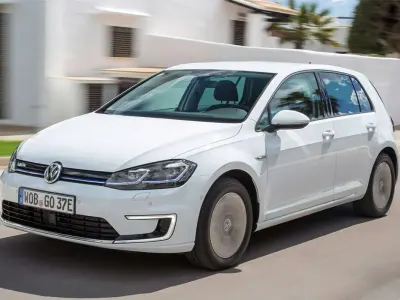 Begagnad VW e-Golf 100 kW (136 HK) 2020 Grå Halvkombi