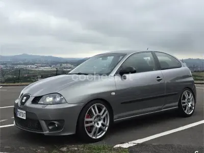 Usado Seat Ibiza CUPRA 160 CV (117 kW) 2005 Gris / plata Utilitario