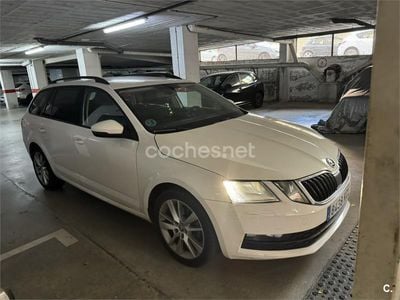 Blanco Usado 2017 Skoda Octavia Style Familiar | 8000 € (Precio justo)