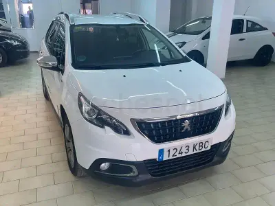 Usado Peugeot 2008 Style 110 CV (80 kW) 2017 Blanco SUV