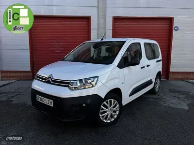 Usado Citroën Berlingo Shine 102 CV (75 kW) 2022 Blanco Monovolumen