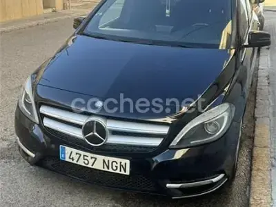 Usado Mercedes B200 136 CV (100 kW) 2013 Negro Monovolumen